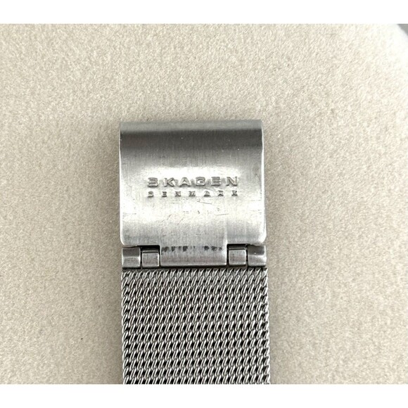 Skagen Watch Women’s Silver Dial Stainless Steel Round Mesh Band New Battery main image 7